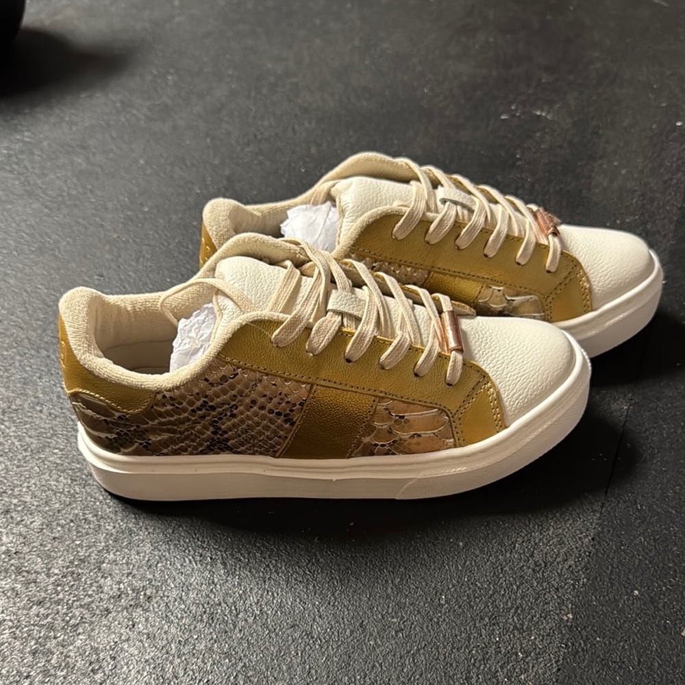 Stylish Women's Sneakers in Gold and Cream
